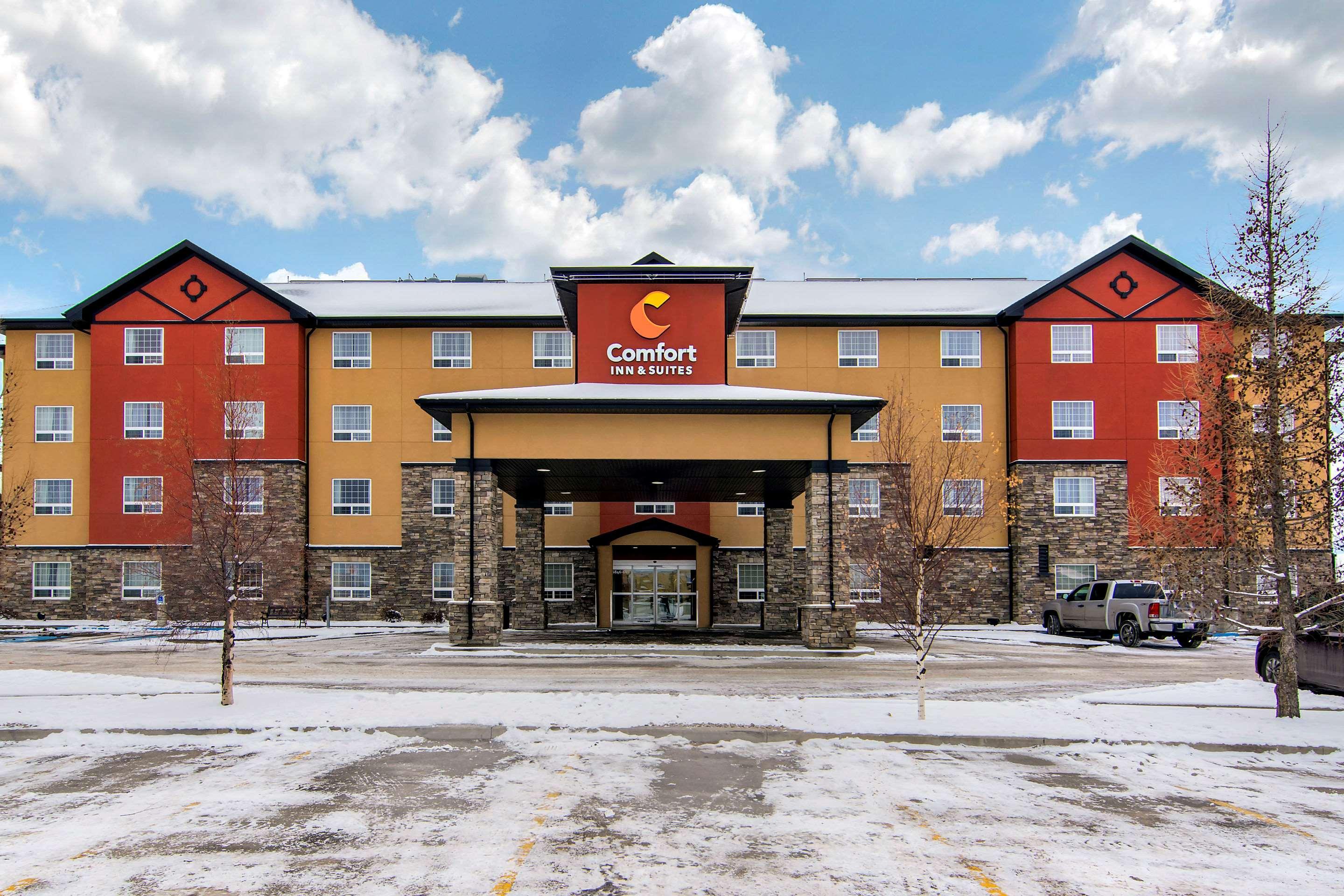 Comfort Inn & Suites Red Deer Exterior photo