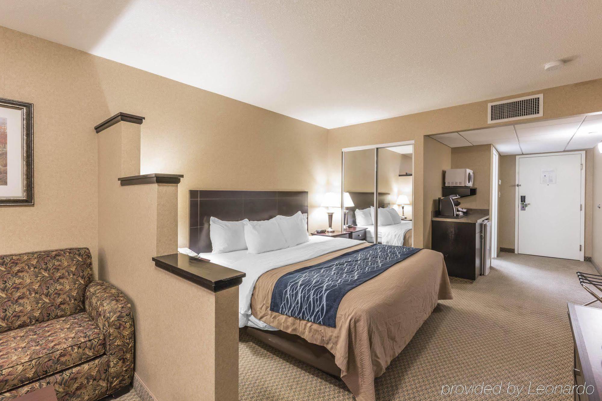 Comfort Inn & Suites Red Deer Exterior photo
